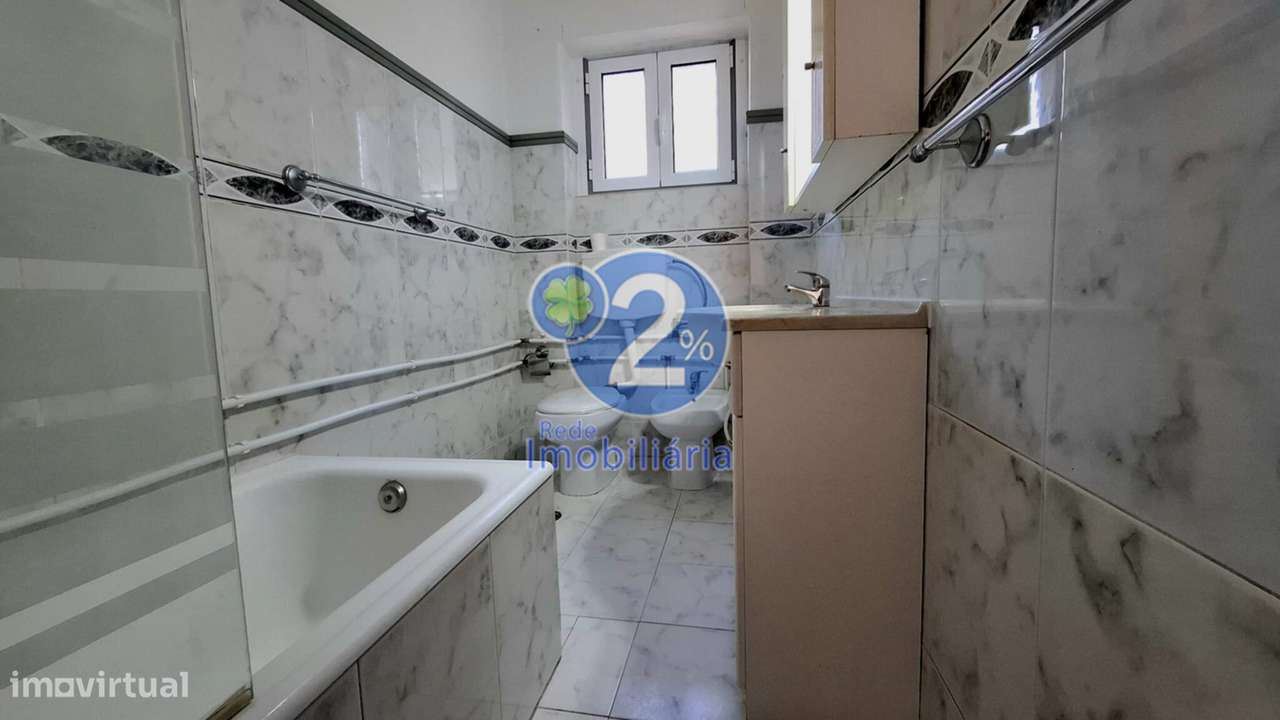 Apartamento T5 Duplex com Logradouro - Pousos-42