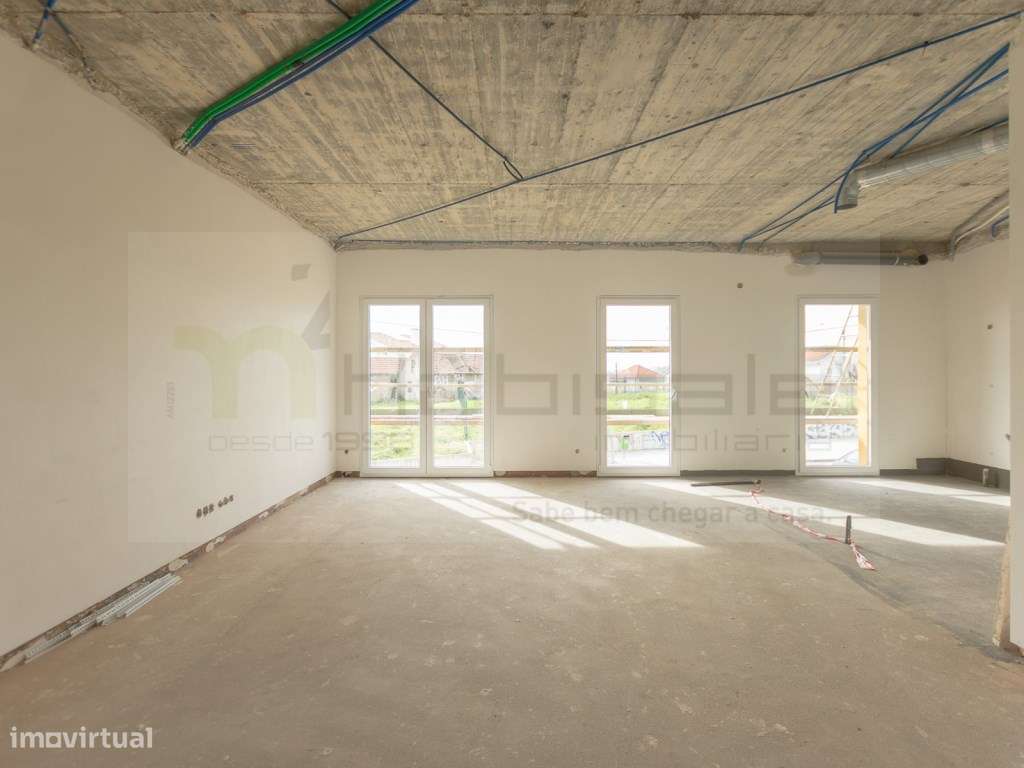 T3 em Condomínio Privado com Piscina no Centro de Famões-13