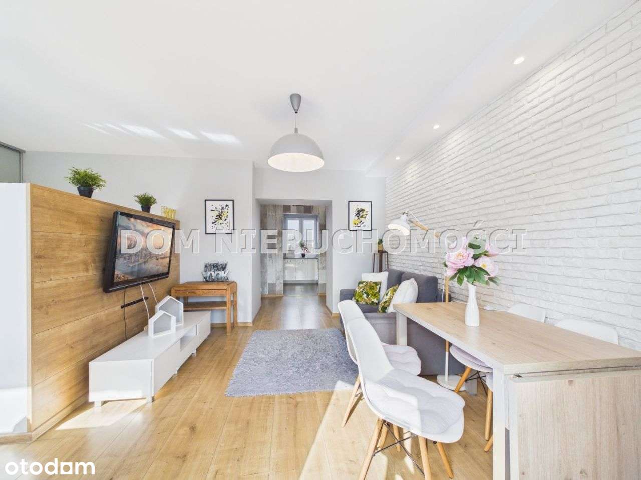 Przestronne, dwupokojowe mieszkanie na Jarotach!-2