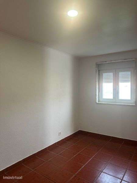 T1 Bicesse em zona tranquila com quintal - Grande imagem: 4/7