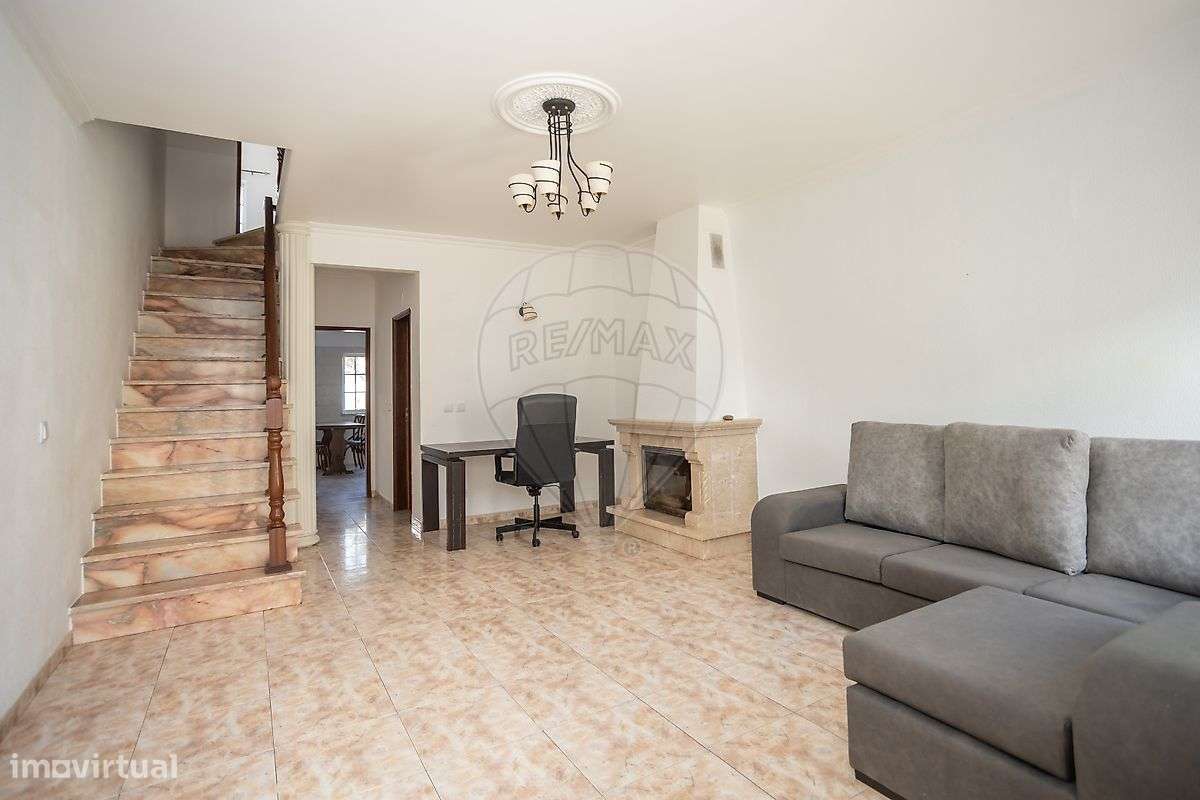 Moradia T3 com Quintal, Escritório e Churrasqueira – Quinta do Conde-5