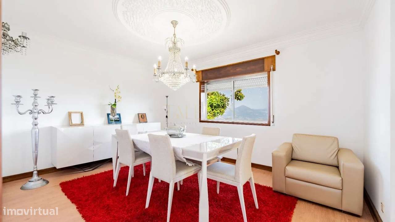 Exclusiva Moradia T4 com 556m² e 1.000m² de Terreno-11