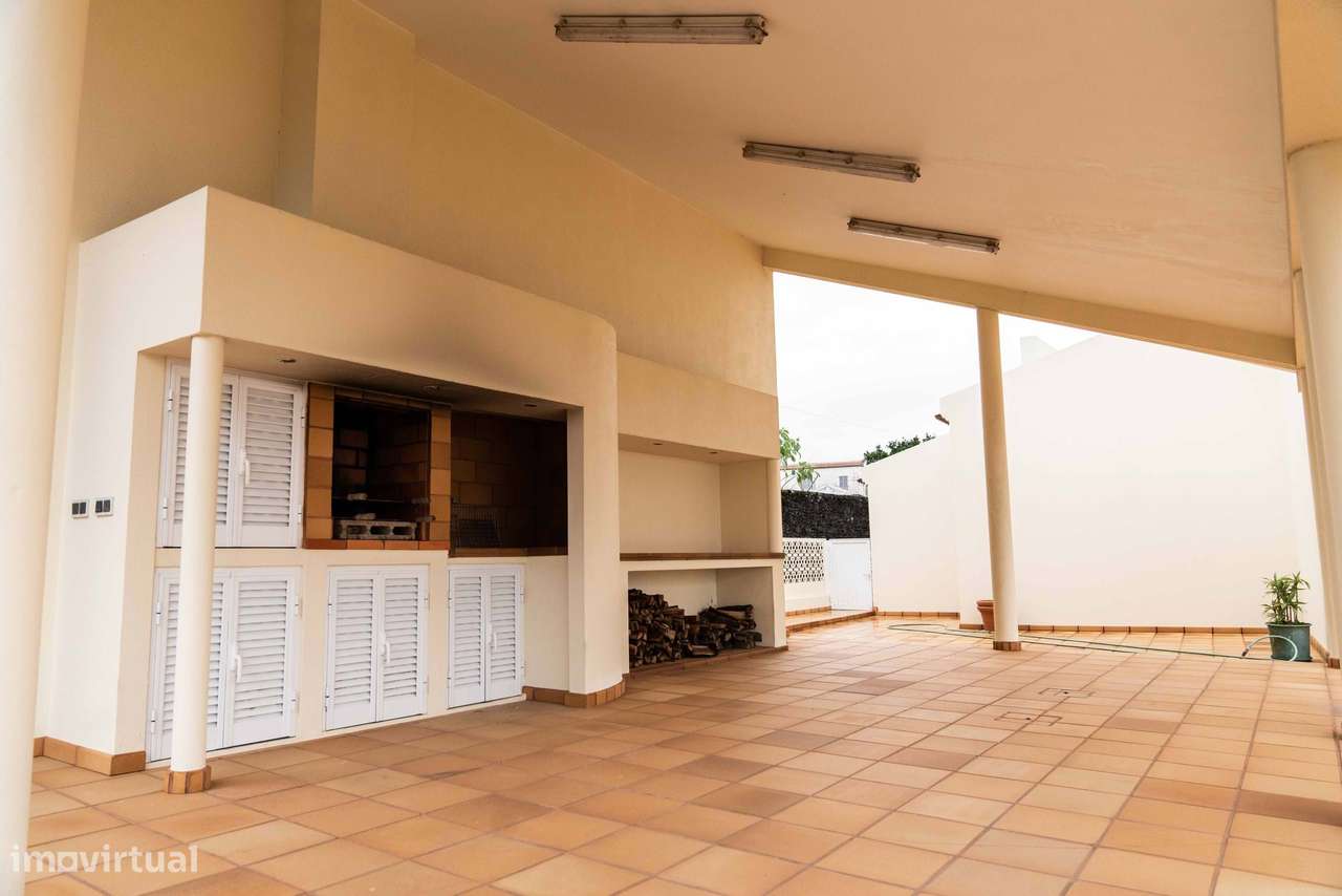 Luxuosa Moradia com 4 quartos localizada em Rosto do Cão - São Roque-47