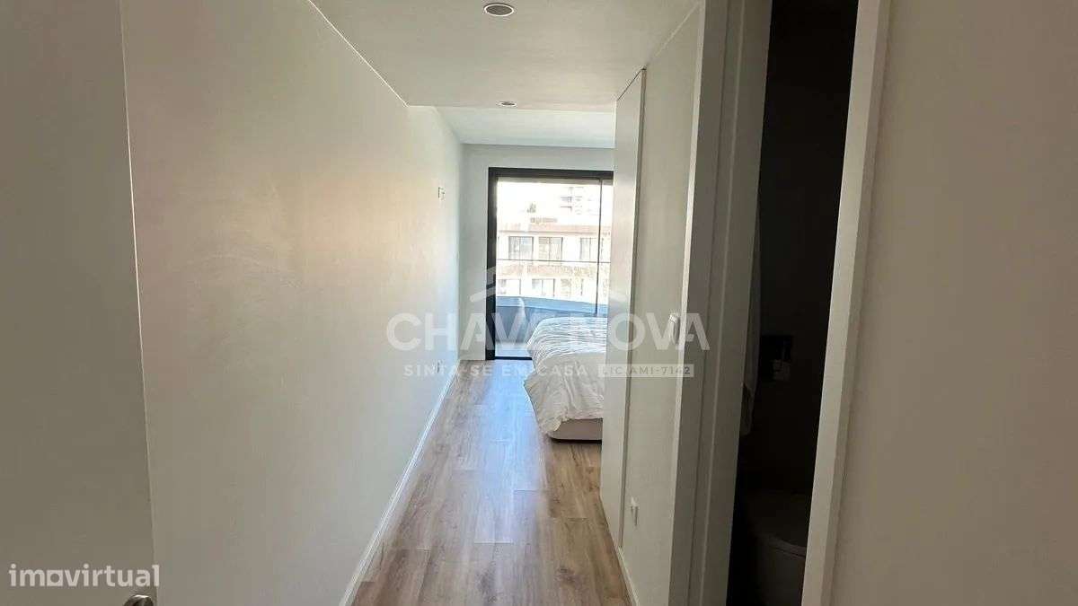 T2 Luxo Último Piso c/ Lugar de Garagem em Canidelo-12