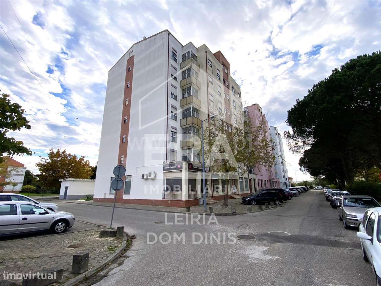Apartamento T2 com varanda, terraço e garagem em Leiria-19