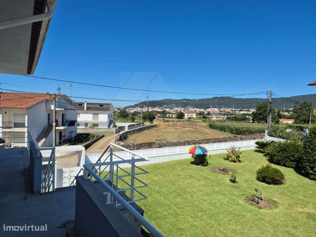 Moradia T4 com jardim - Grande imagem: 5/33