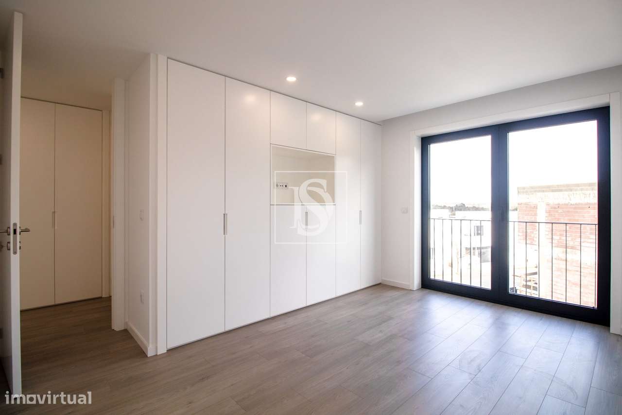 T2 NOVO c/ 139 m², Cozinha Equipada e Garagem Fechada p/ 2 Carros-17