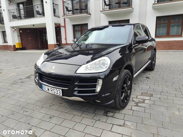 Porsche Cayenne - 1