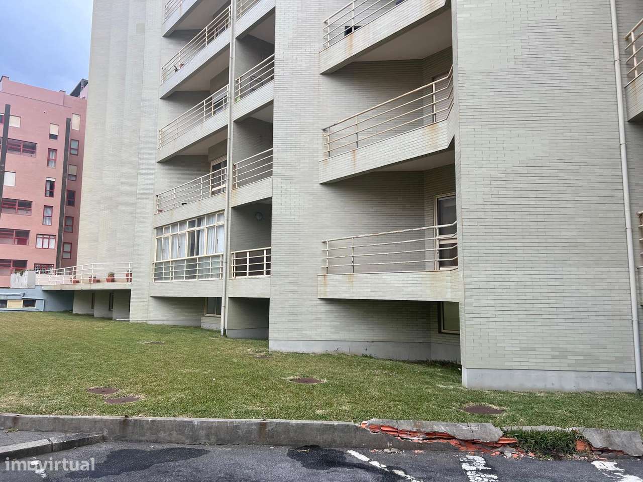 T2 semi cave sem mobila a 50 mts da praia - Grande imagem: 2/14