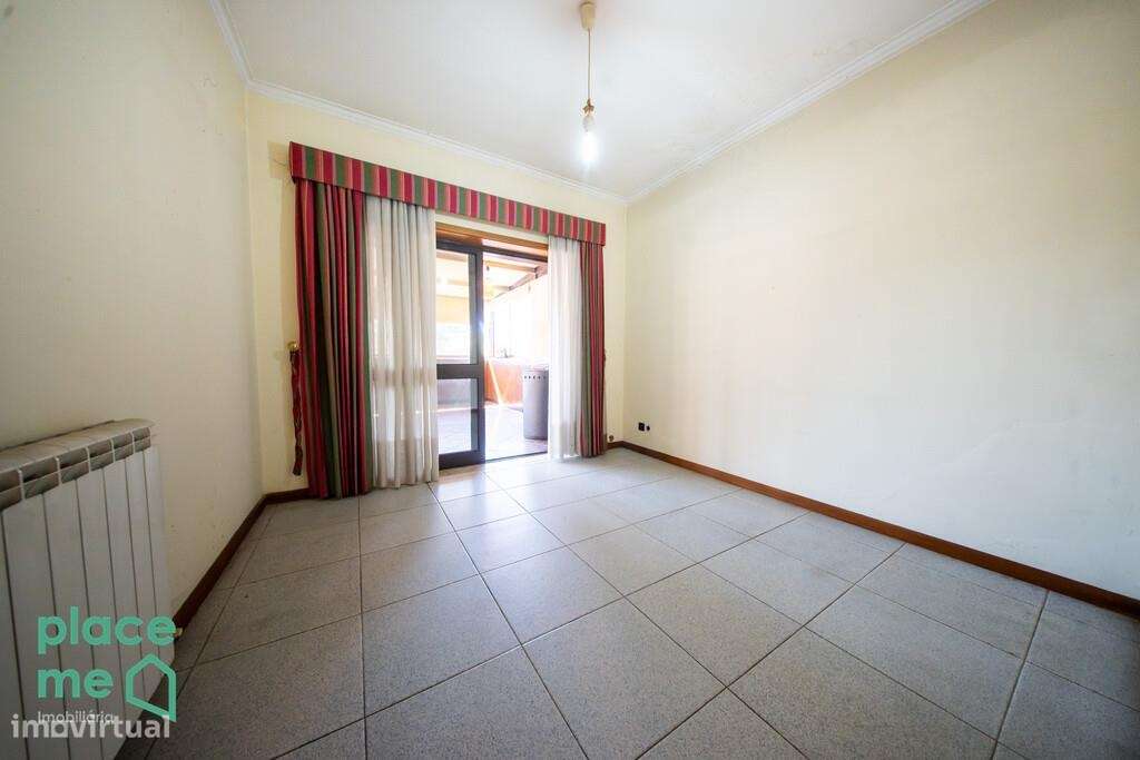 Moradia Individual com mais de 900m2 em Palmeira, Braga-9