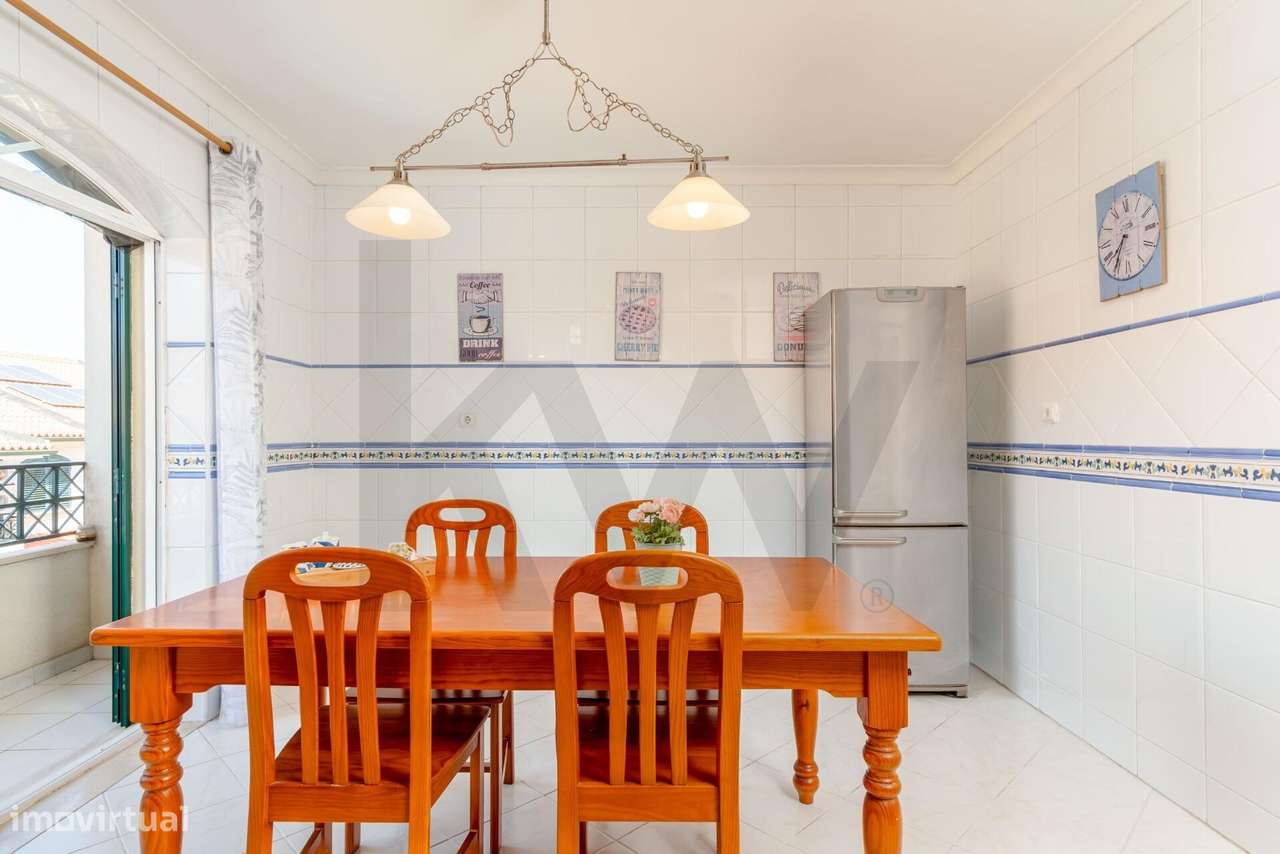 Moradia em Banda T4+1 com Jardim, Garagem e Sótão-20