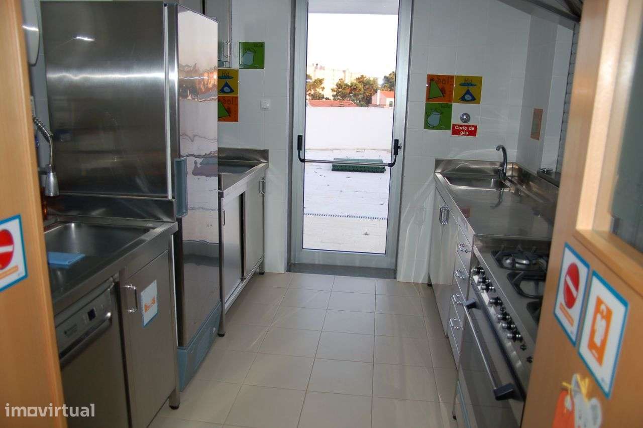 Imóvel para creche e jardim de infancia construido de raiz - Grande imagem: 4/15