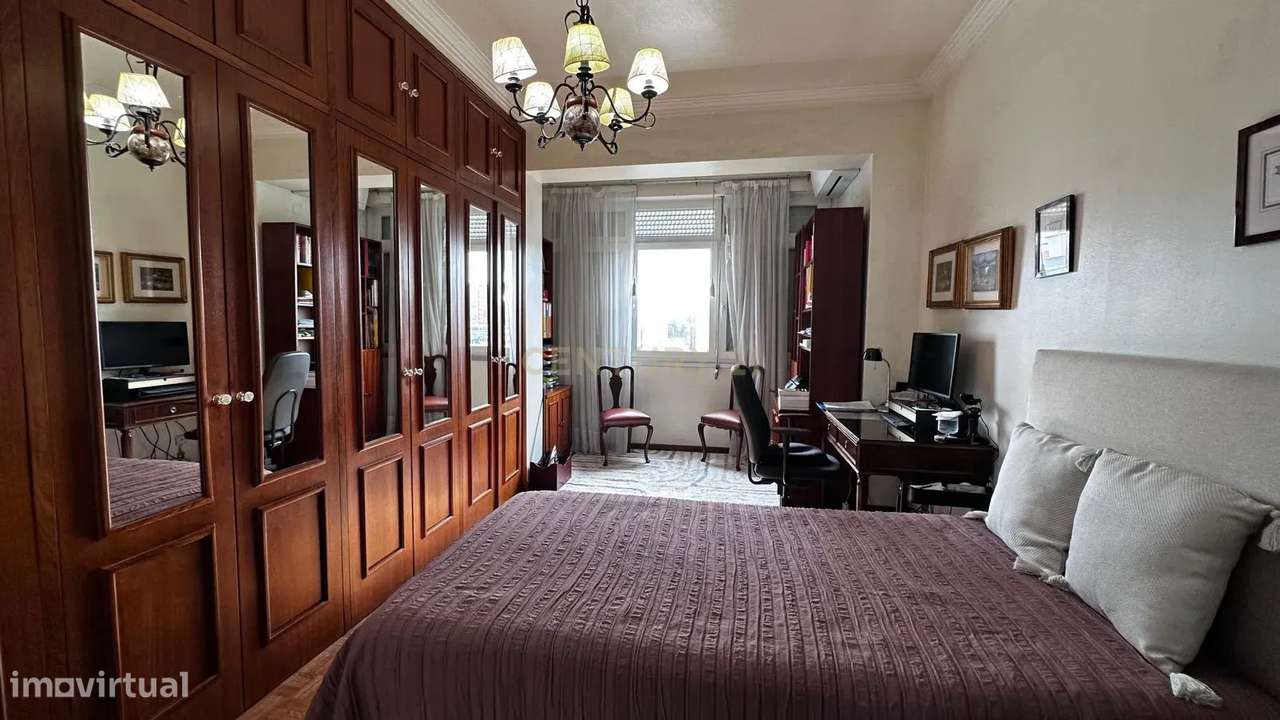 Apartamento T4 à Venda em Benfica – 9.º Andar com Vista Desafogada | E-8