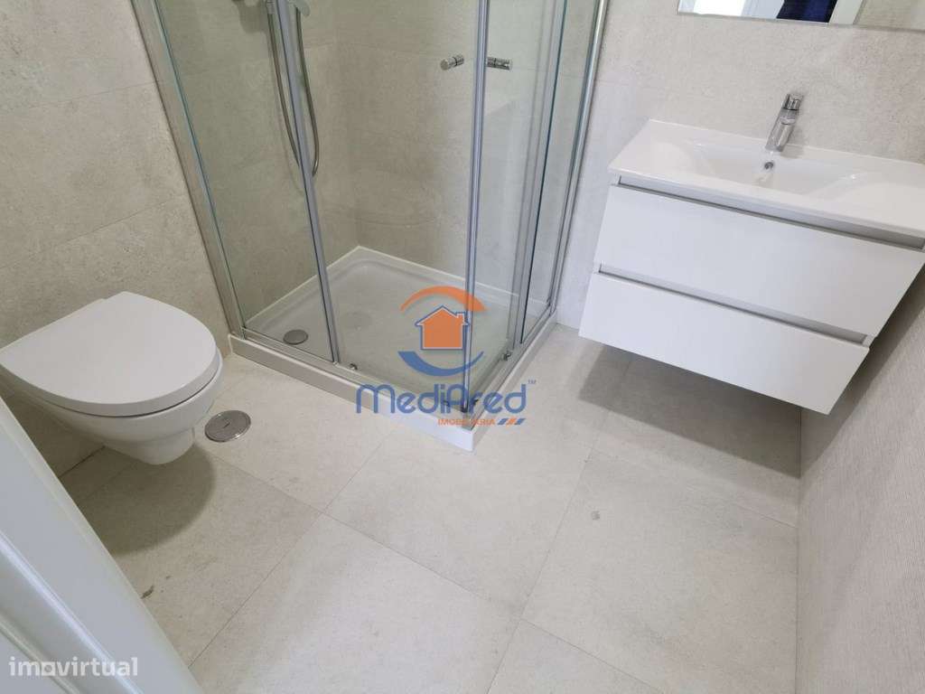 Apartamento T2, em condomínio privado, com BOX | Loures-13