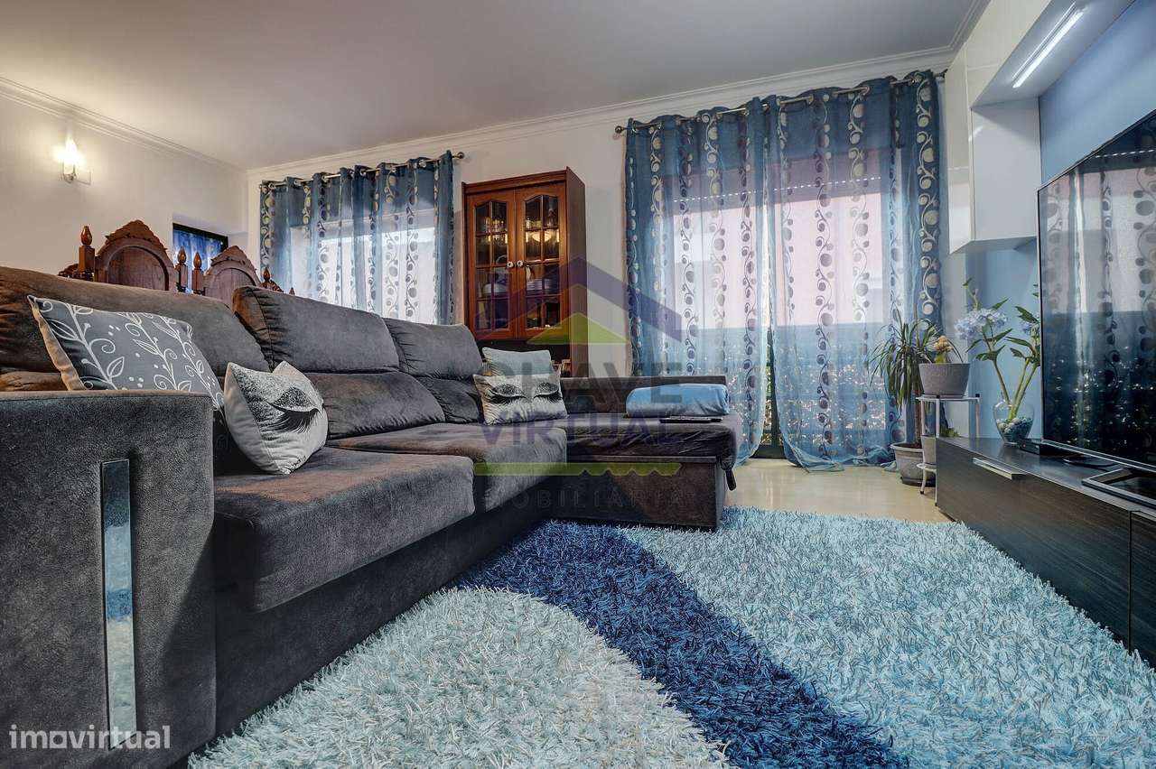 Apartamento T3 com Sótão Amplo - Centro Bombarral-12