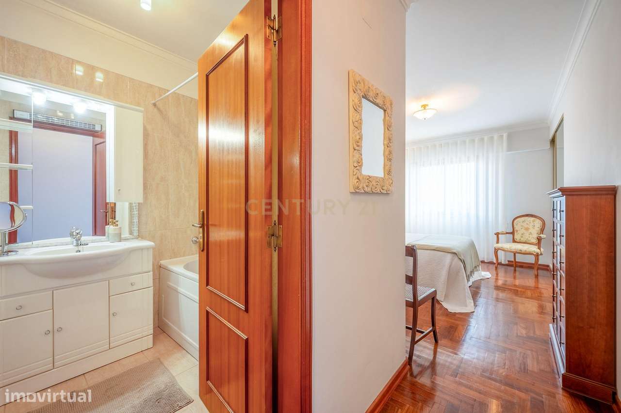 Apartamento T3, com Box de 85 m2 e Arrecadação em Odivelas-11