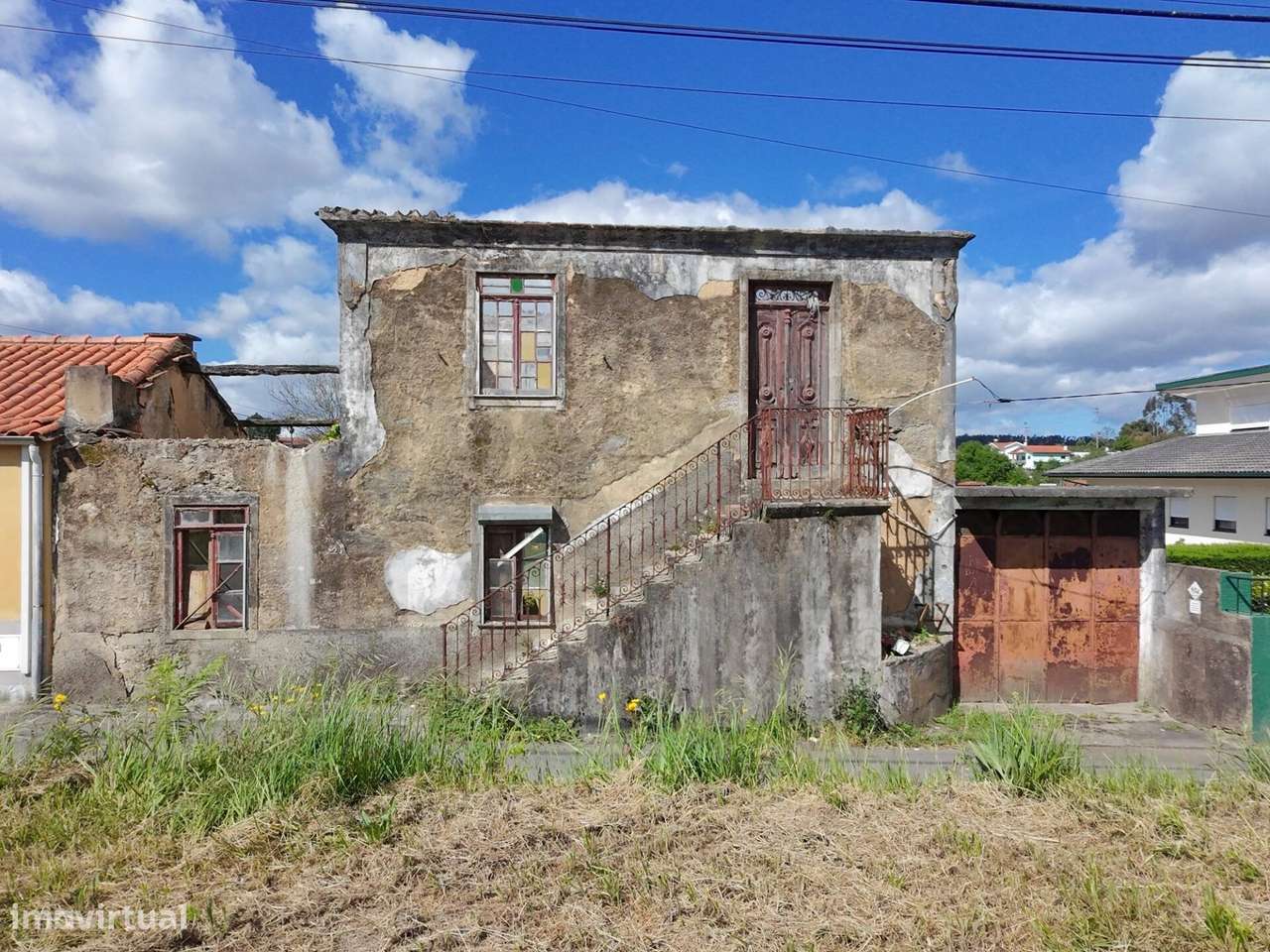 Propriedade Mista Para Reconstrucao Isenta De Licenca Em Santiago De