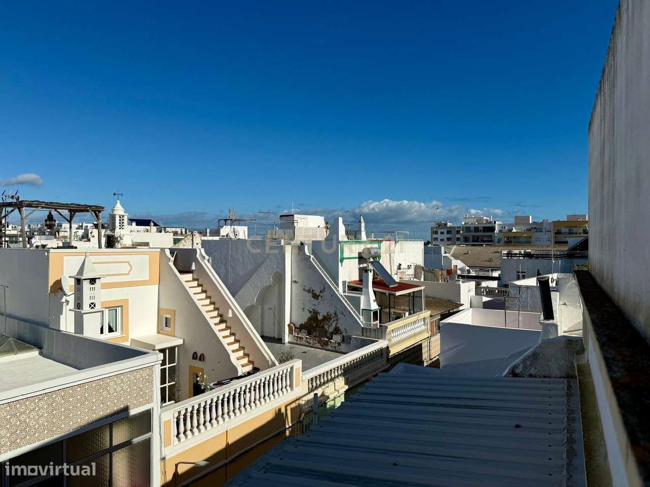 Moradia T3 em Olhão, com Terraço e Boa Exposição Solar na Baixa-16