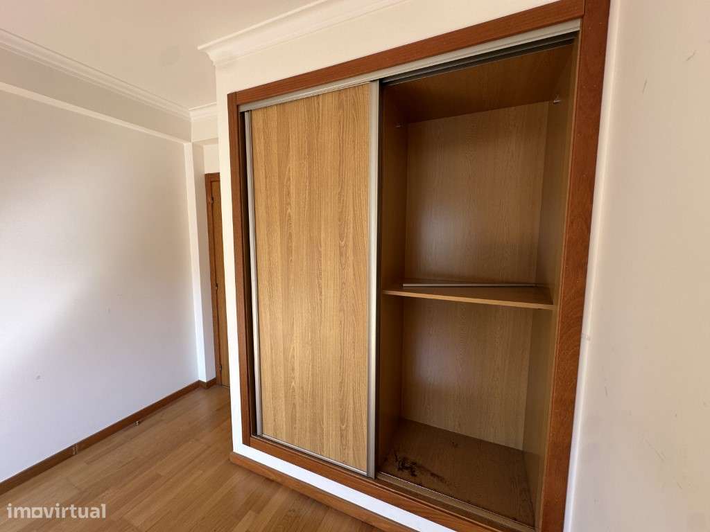 T3 com Varanda, Arrecadação e 2 Lugares de Garagem-16