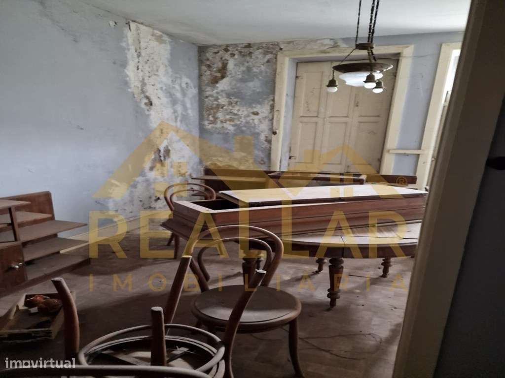 Moradia para restauro no Centro da Póvoa de Varzim - Grande imagem: 2/13