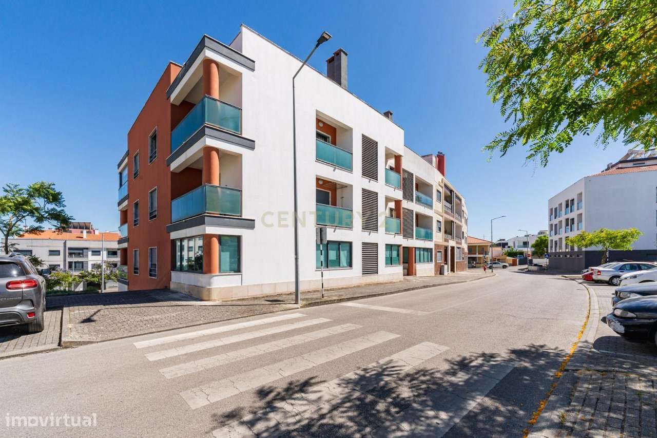 T3+1 Duplex com Box e Churrasqueira | Quinta da Fábrica | Vale de Milh-35