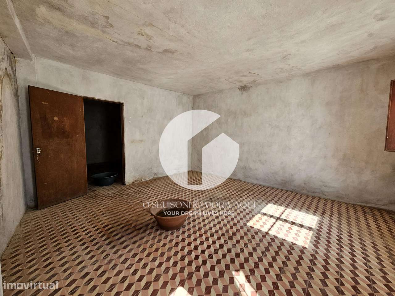 Moradia T5 com pisos independentes em Estoi-16