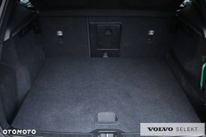 Volvo XC 40 B4 B AWD Momentum - 28