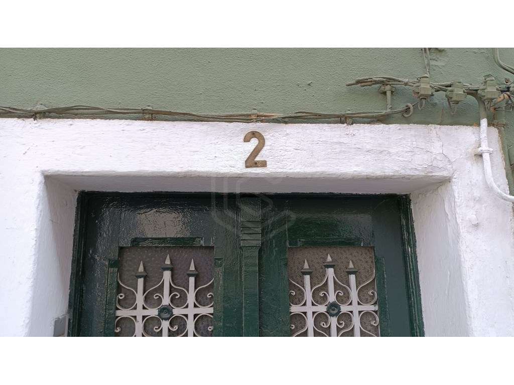 Casa com três Andares e Estabelecimento no Rés-Chão, Fundão - Grande imagem: 4/27