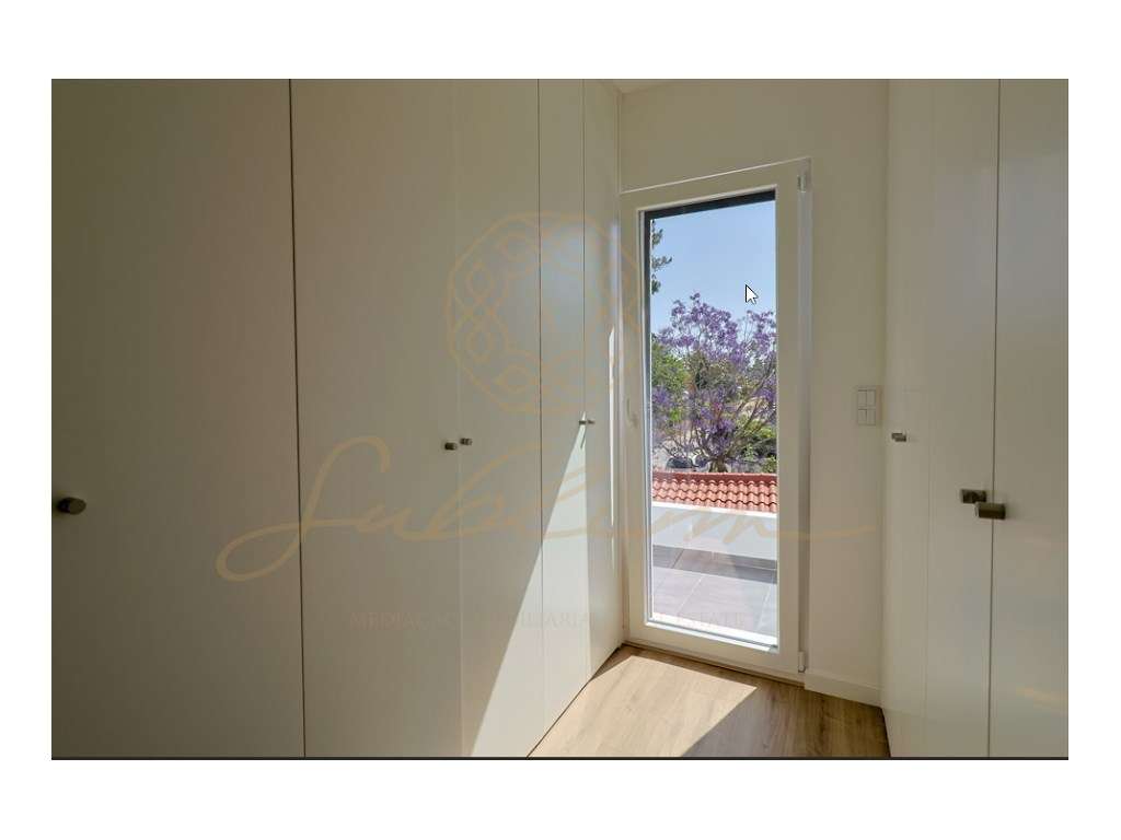 Moradia Nova com 4 Assoalhadas, Garagem Box e Piscina!-38