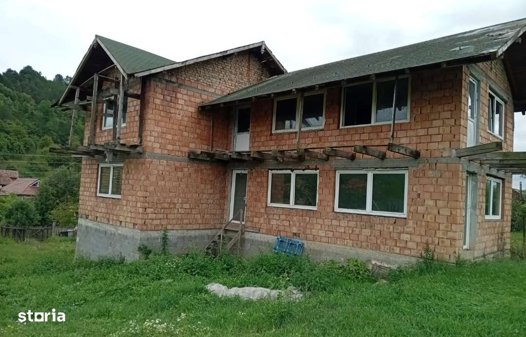 Doua case amplasate pe un teren de 1398 mp ,Porumbeni-3