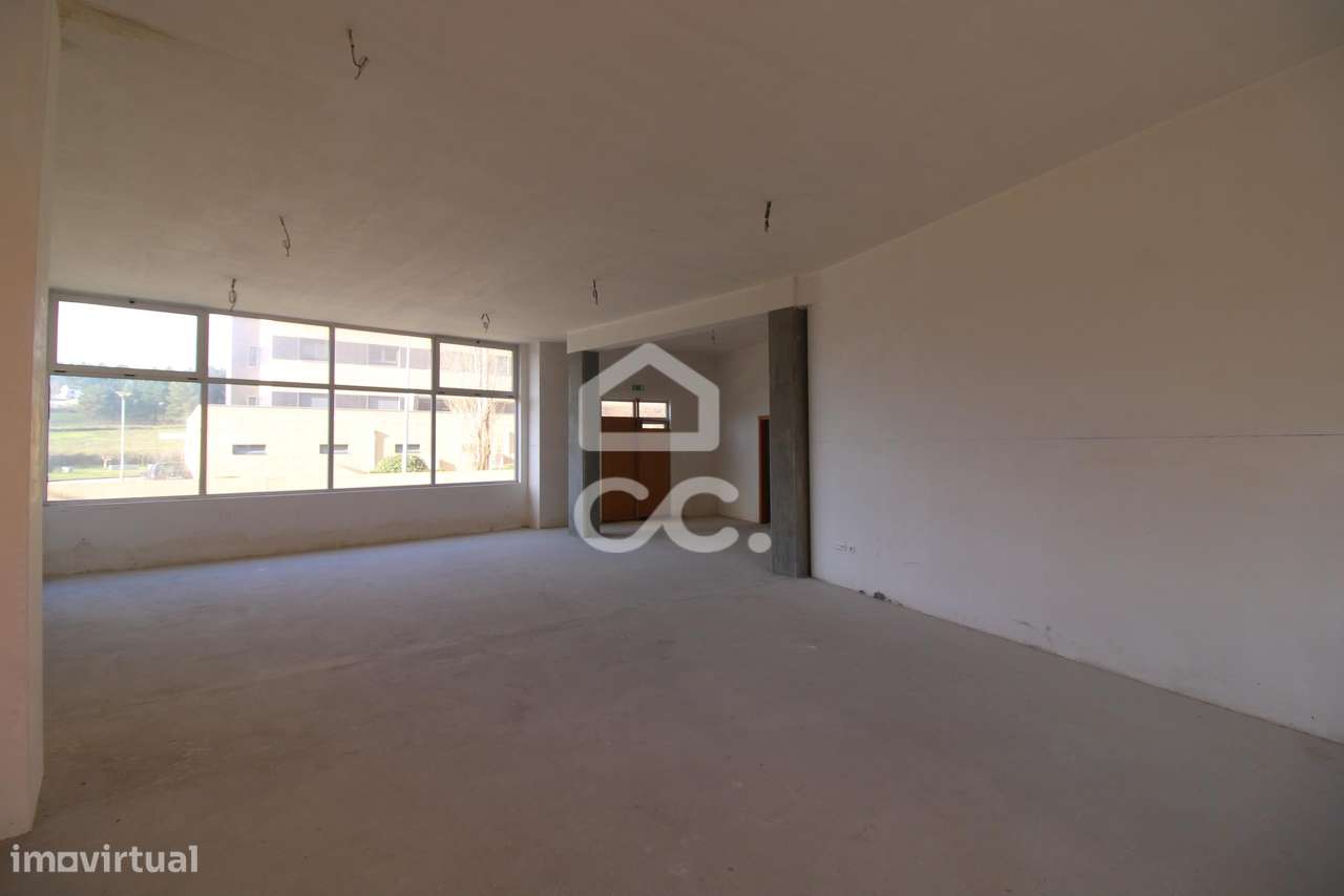 Loja no centro da cidade com garagem privada, com excelente potencial - Grande imagem: 3/13