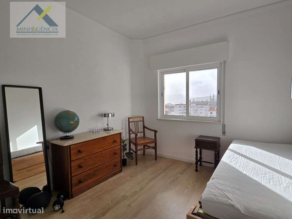 Apartamento T2 remodelado em Setúbal-15