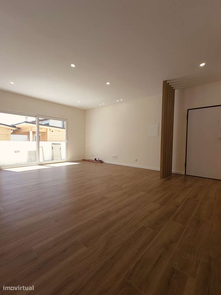 Oferta de 1% do valor de aquisição - Moradia T4 com 1 Suíte-9