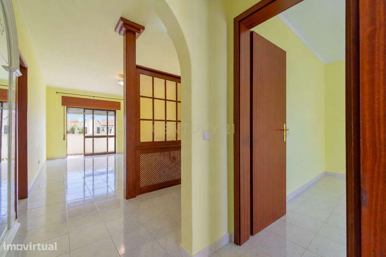 Apartamento T2 em Estômbar, Lagoa - Oportunidade Única!-1