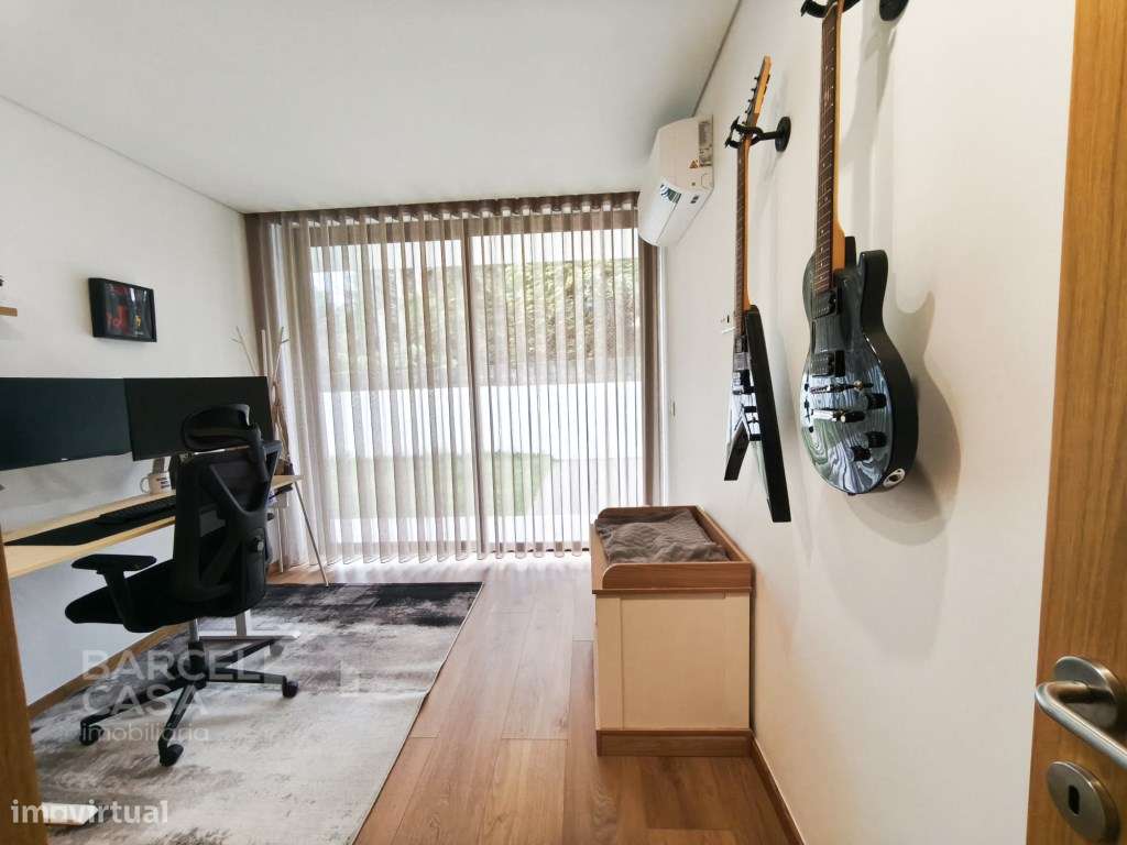 Oportunidade Única: Moradia T3 Térrea Semi-Nova em Manhente!-17