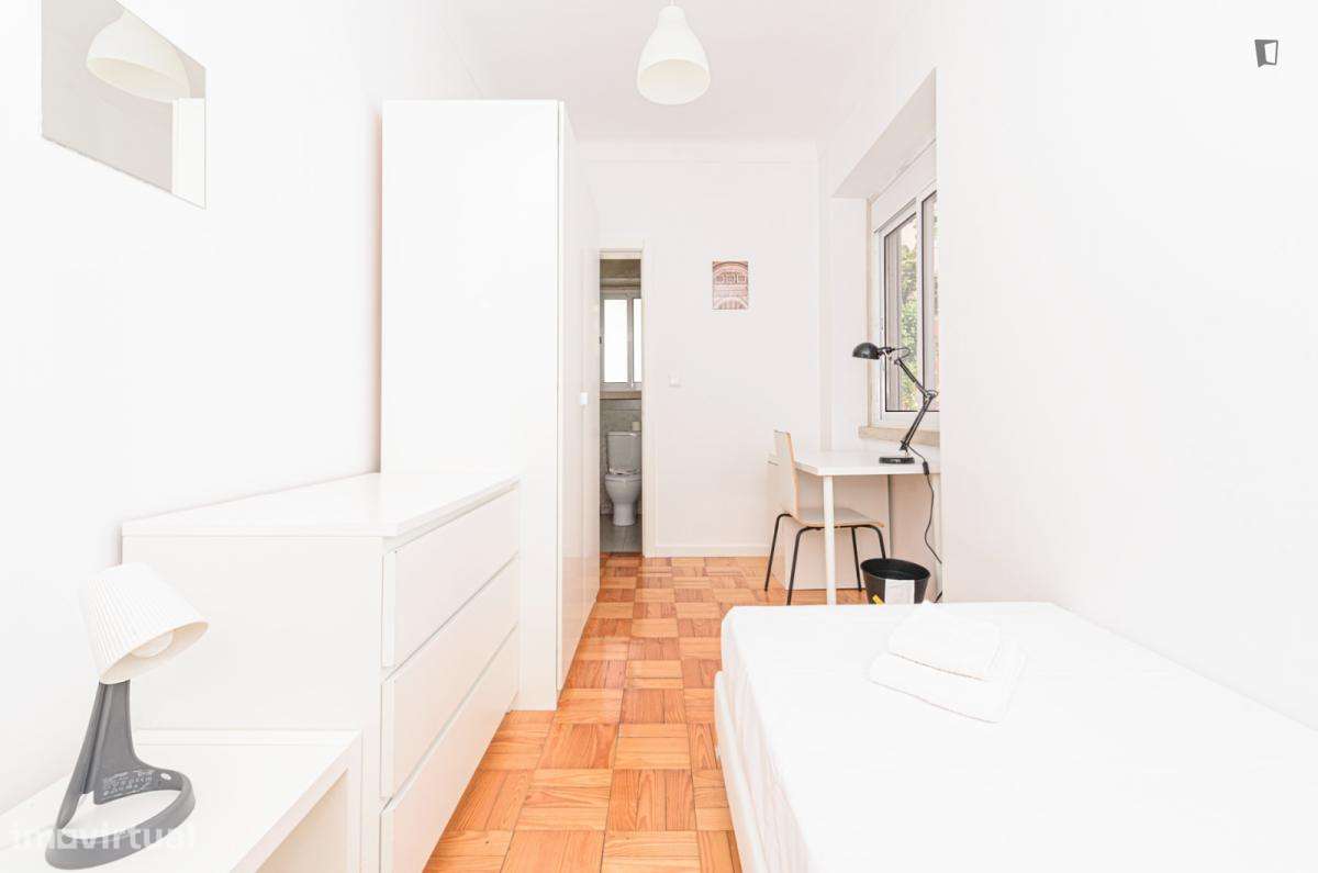 Quarto - localizado em Sete Rios Lisbon - Grande imagem: 4/7