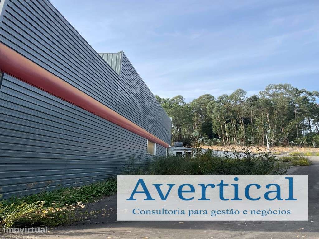 Condomínio com 16 armazéns-9