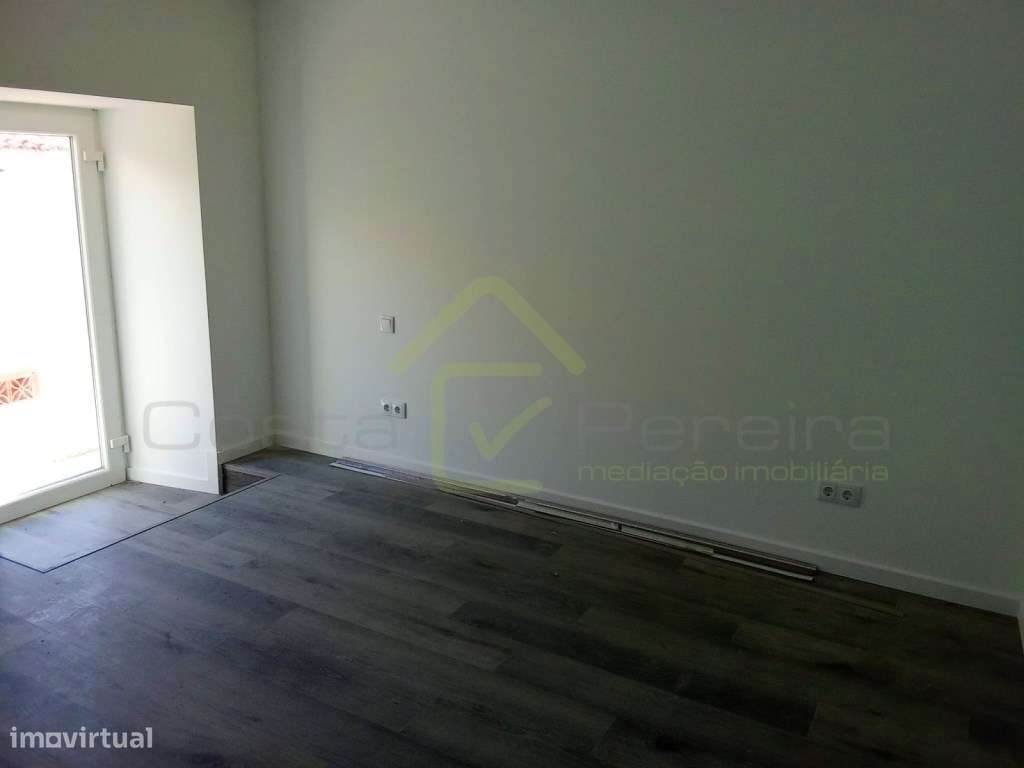 Moradia t3 com espaço exterior a minutos das praias-18