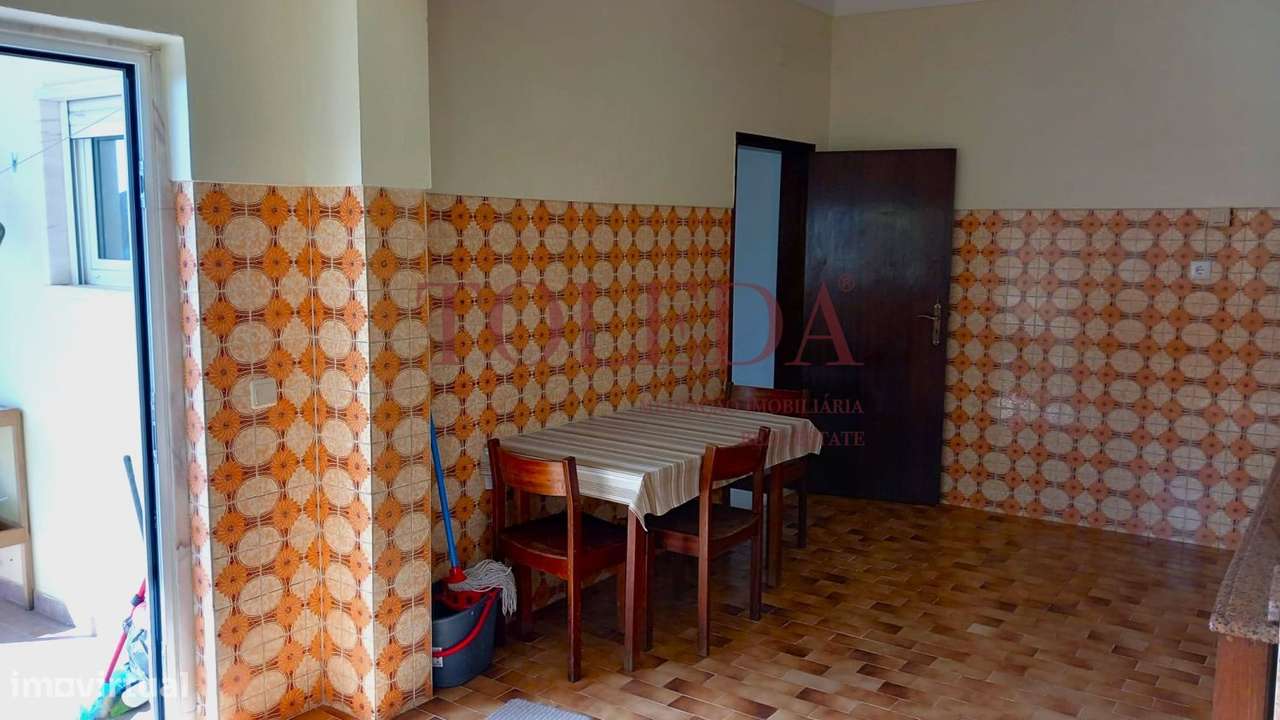 Moradia Bifamiliar com 2 T3 em Vialonga-8