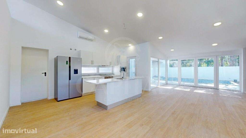 Moradia T3 com piscina, na Sobreda-10
