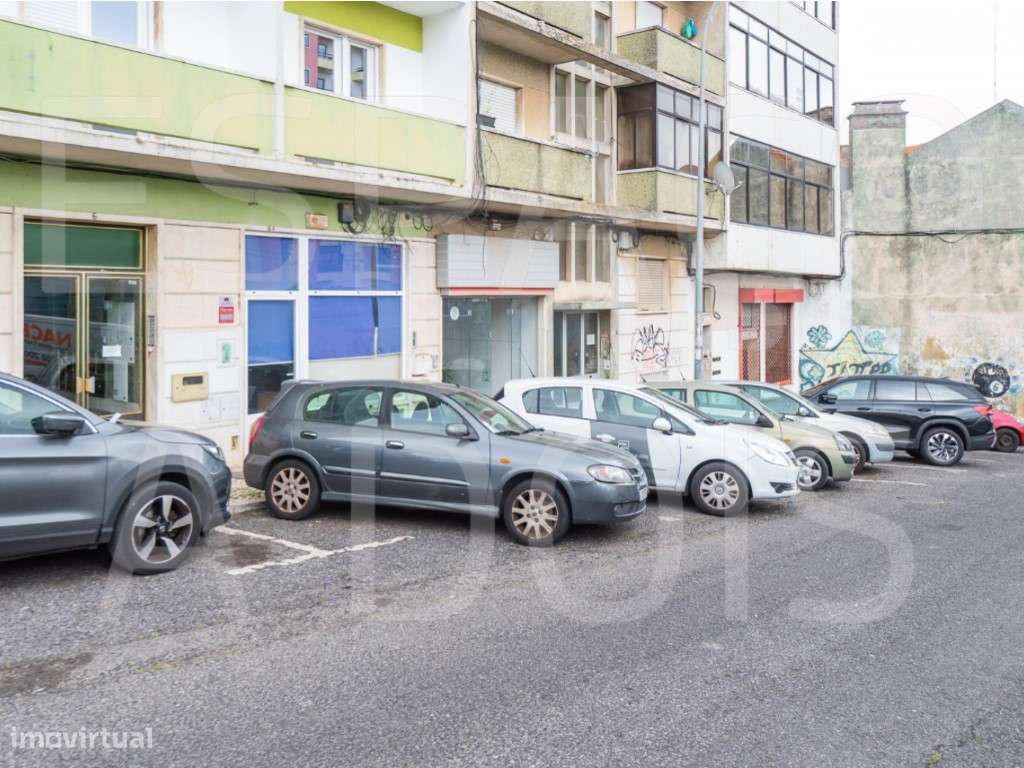 Armazém Amplo; com 2 Pisos! Boa Localização, próximo do Centro da A...-58