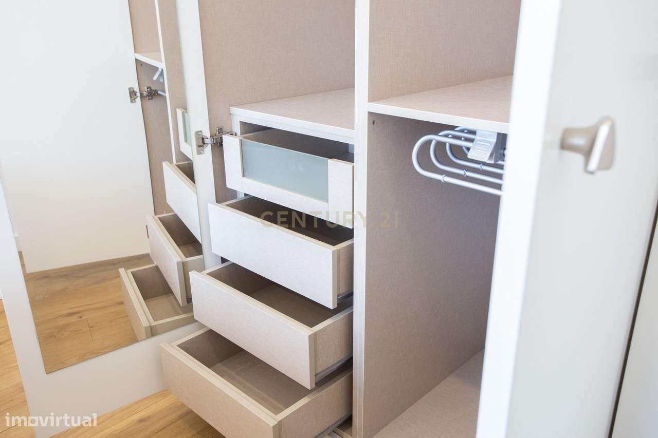 Apartamento T2 a venda Renovado e Mobilado | Pronto a Habitar-10