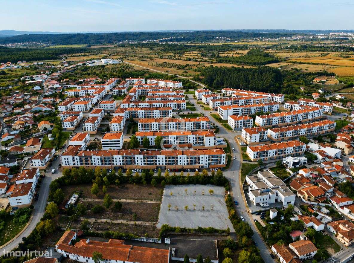 Apartamento T3 com garagem na Quinta de São Luís, Pereira.-31