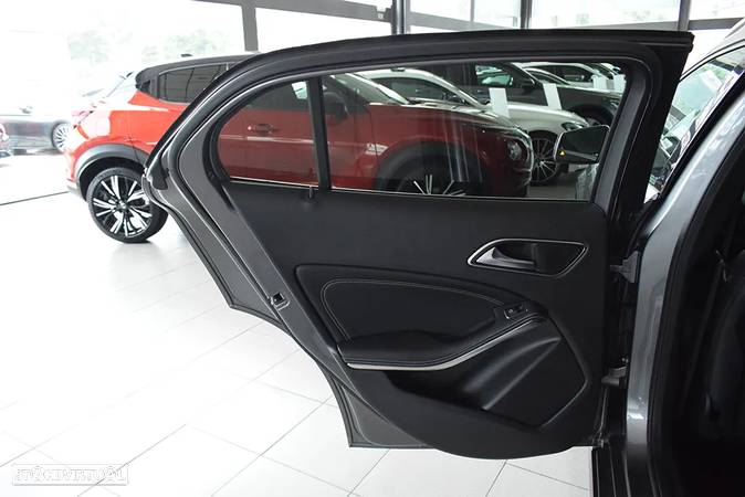 Mercedes-Benz GLA 220 CDi AMG Line - 43