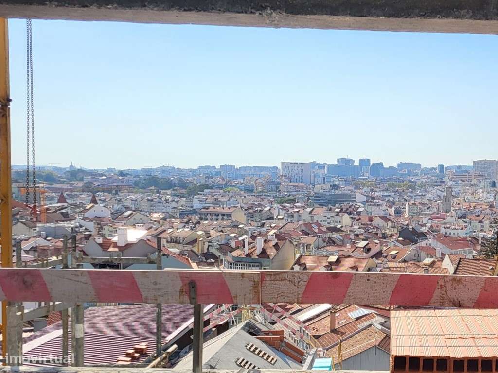 Apartamento com vista num condomínio com Jardim e piscina Arroios-27