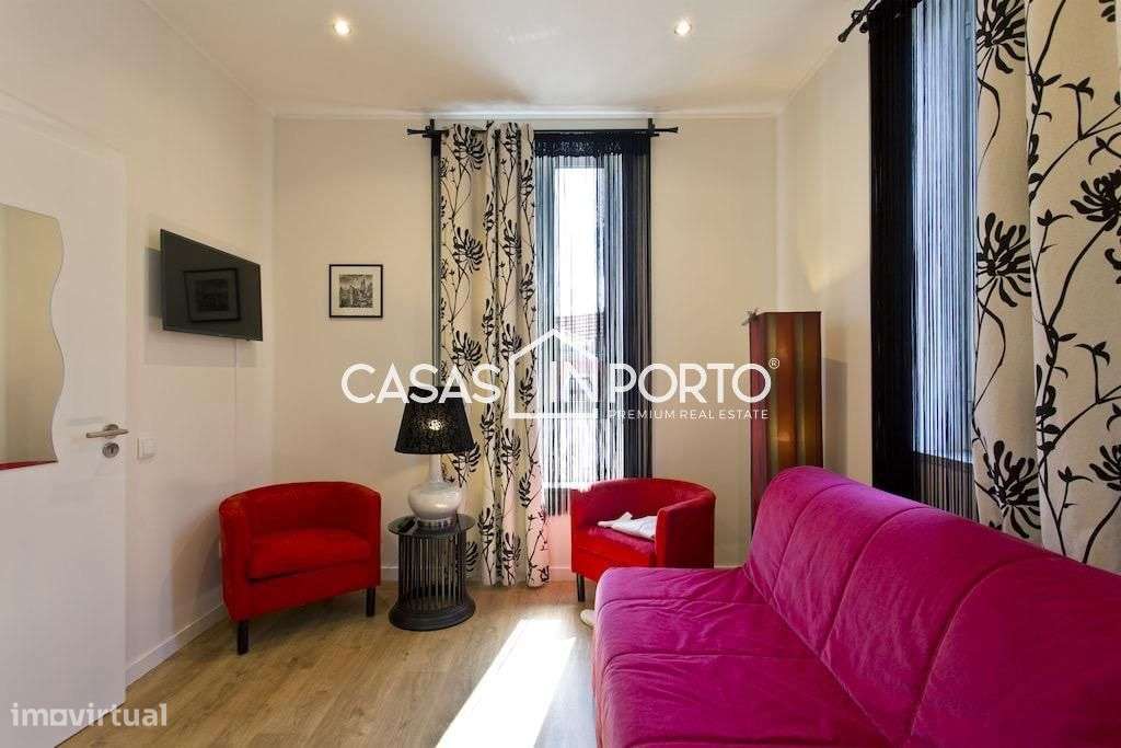 Moradia T4 de Traça Antiga Renovado com Licença AL-16