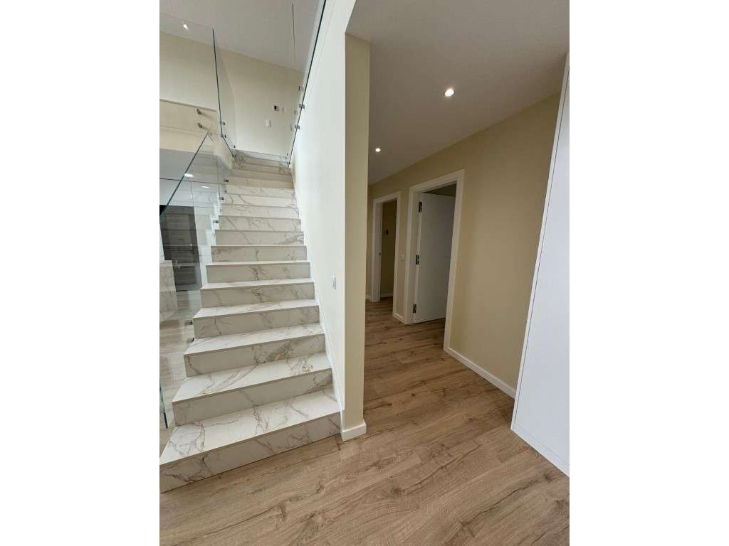 Duplex T3 de Luxo - Elegância, Conforto e Exclusividade num Condomí...-12