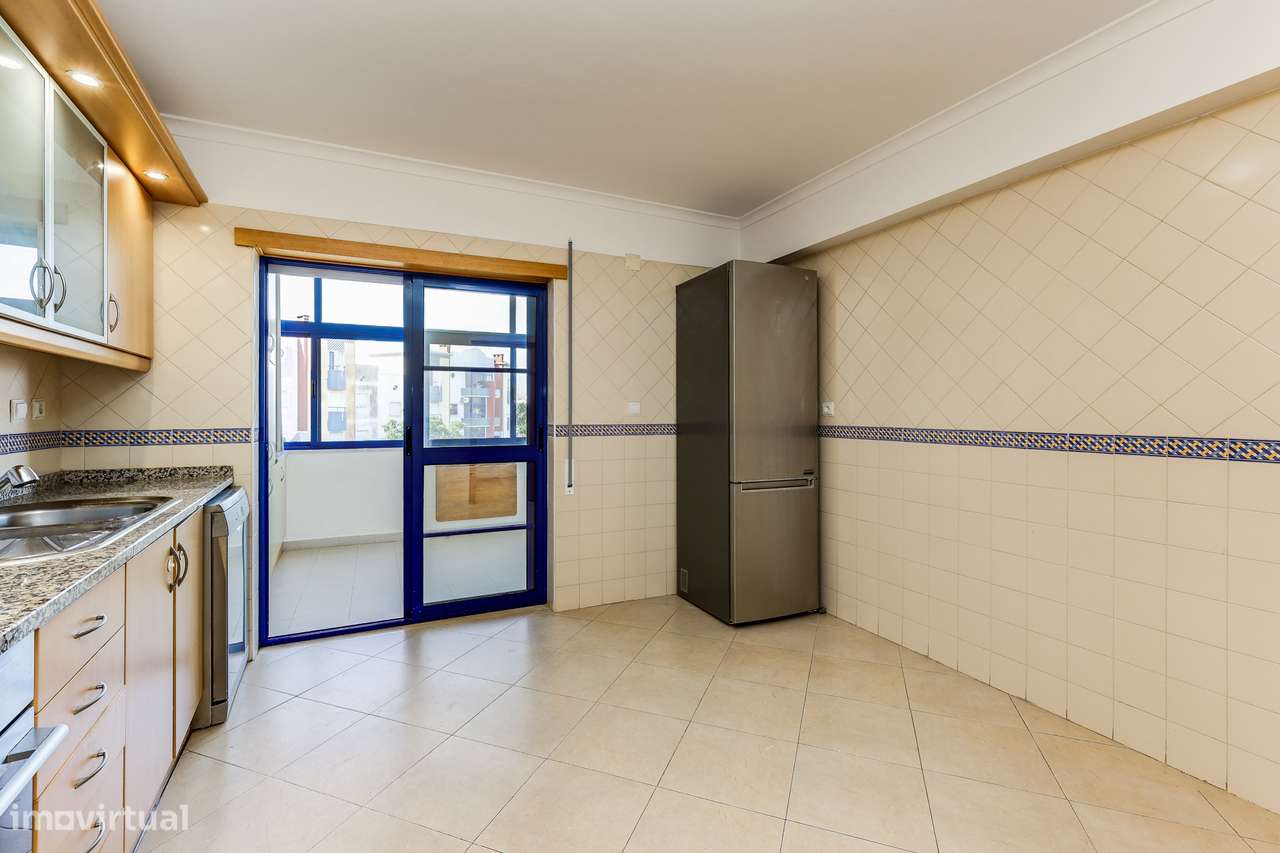 Apartamento Familiar T2 com Vista Mar na Charneca de Caparica - Grande imagem: 5/50