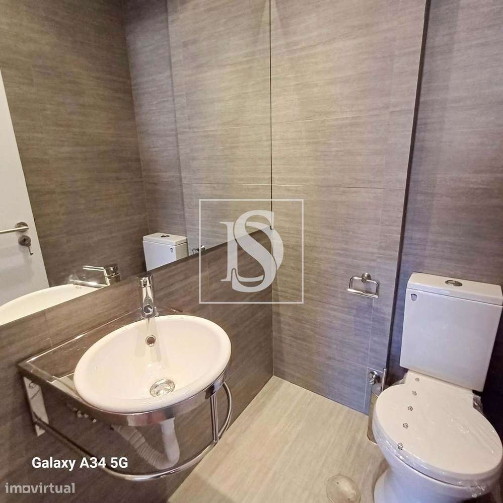 Excelente T2 com terraço e garagem em Box-20