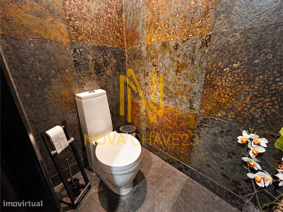 Oportunidade Única na Parede - Loja convertida em Habitação - Ap. T2-17